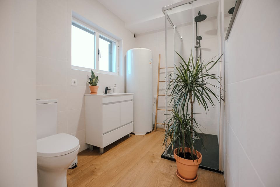 SURFinn Lisbon Bed and Breakfast in Costa da Caparica