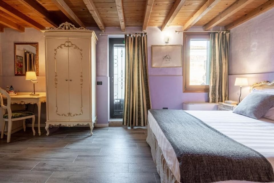 Comfort Room | In-room safe, blackout drapes, free WiFi