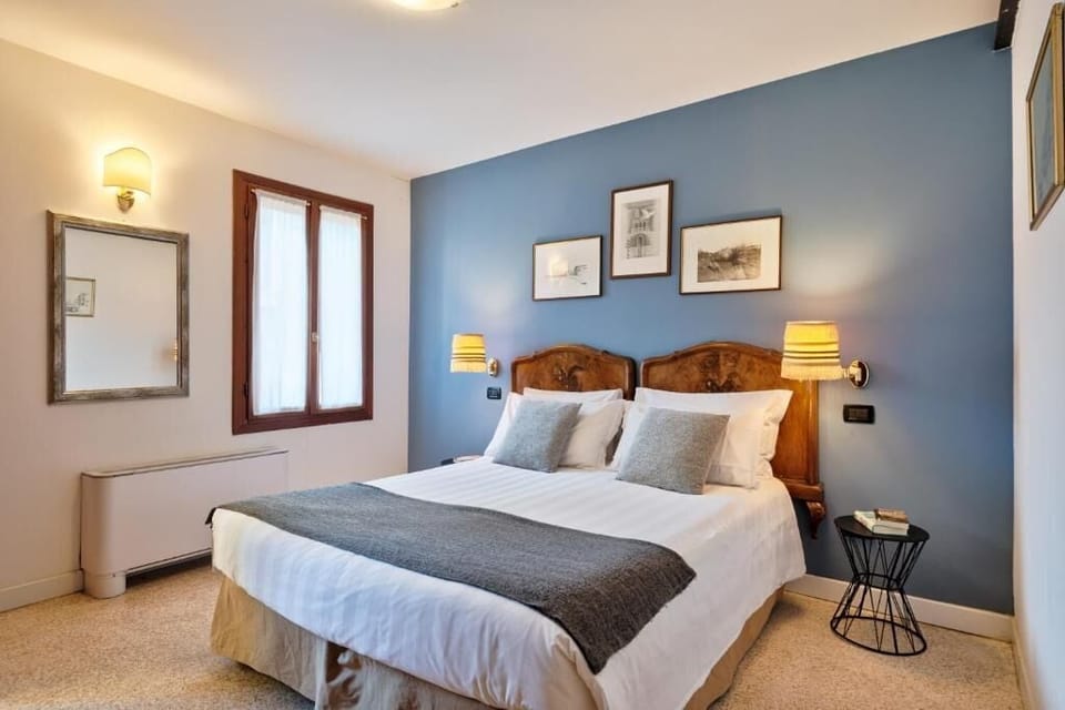Comfort Room | In-room safe, blackout drapes, WiFi (free)