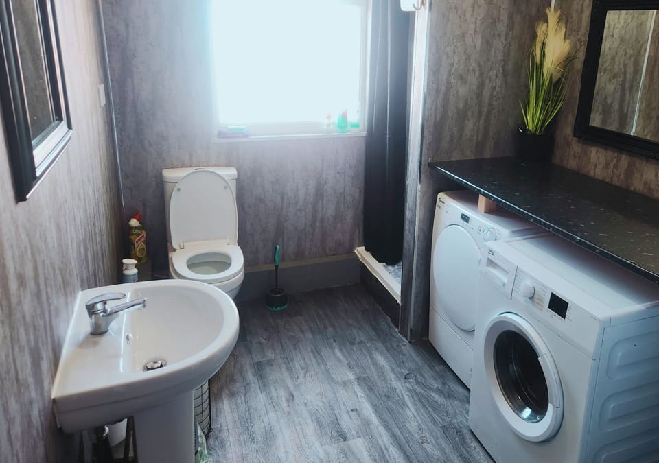 Apartment, 5 Bedrooms, Non Smoking, Shared Bathroom | Bathroom