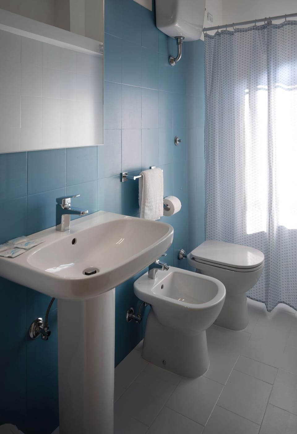 Economy Double Room, Ground Floor | Bathroom | Free toiletries, hair dryer, towels