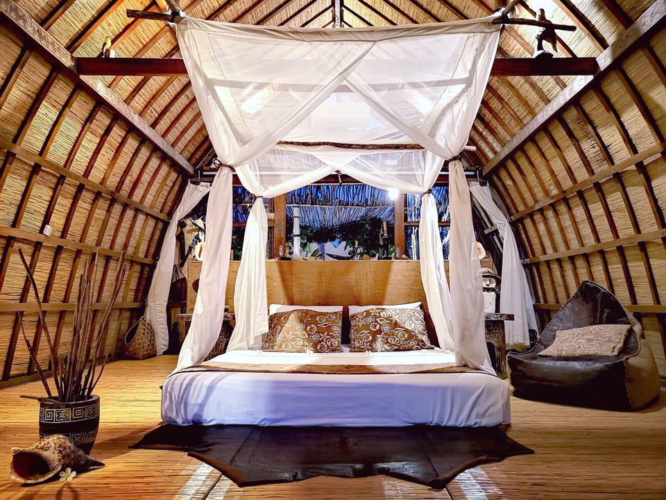 Traditional Cottage, Oceanfront | Frette Italian sheets, premium bedding, pillowtop beds, WiFi (free)