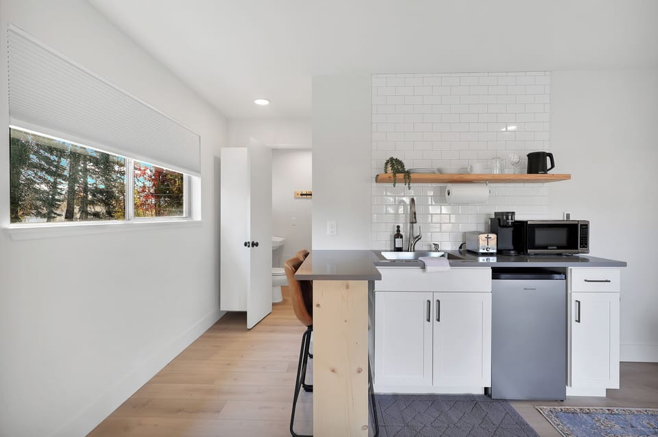 Studio, Kitchenette, Mountain View | Private kitchenette | Coffee/tea maker, microwave, electric kettle, toaster