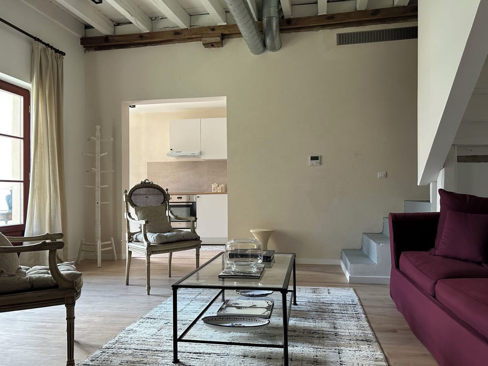 Gite Lin | Living area | 32-inch flat-screen TV with digital channels