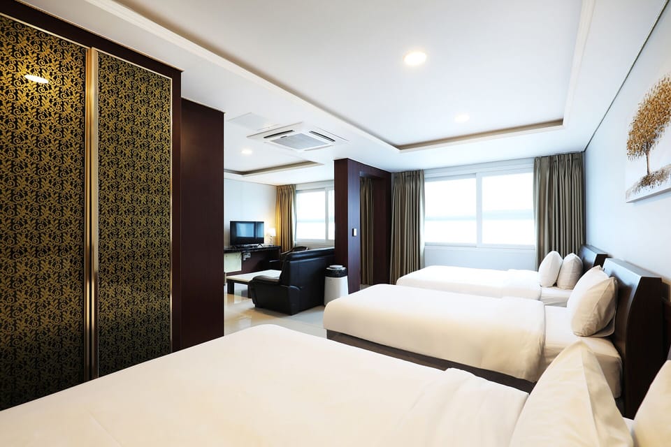 Junior Suite (With Kitchen) | Desk, blackout drapes, iron/ironing board, free WiFi