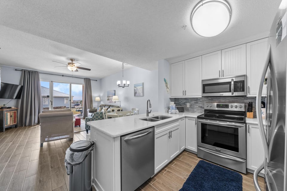 Condo, Multiple Beds (The Dunes 101) | Private kitchen | Oven, toaster