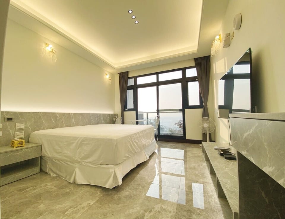 Classic Double Room, Ocean View | Blackout drapes, soundproofing, free WiFi