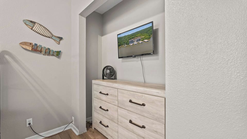 Condo, Multiple Beds, Balcony (Lakeside Sunrise) | Interior