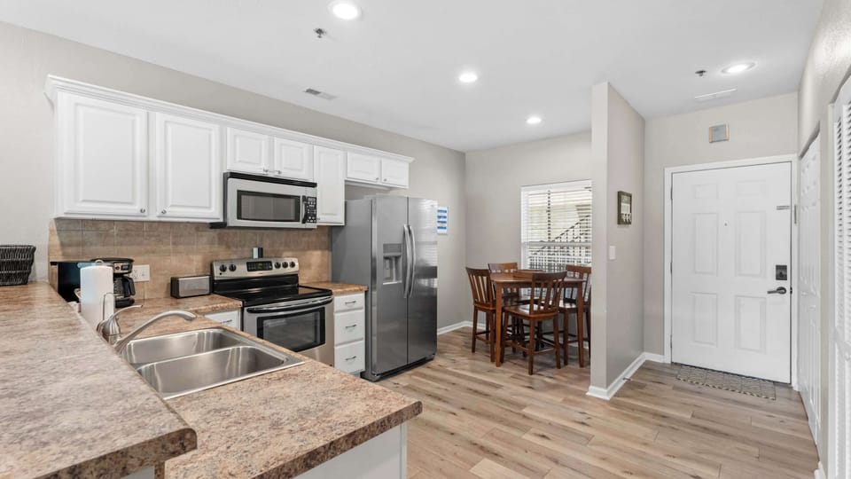 Condo, Multiple Beds, Balcony (Lakeside Sunrise) | Private kitchen