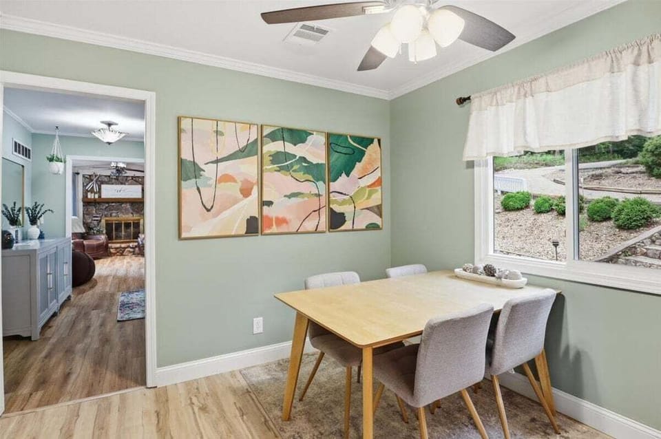 House, Multiple Beds, Patio (Scenic Oasis) | Dining
