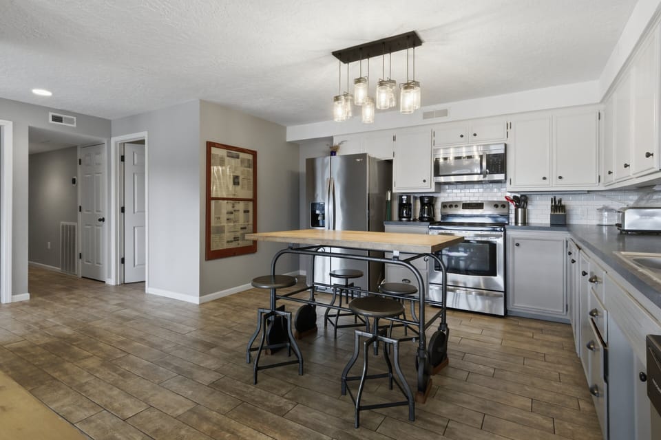 House, Multiple Beds, Patio (Shorty's Getaway) | Private kitchen