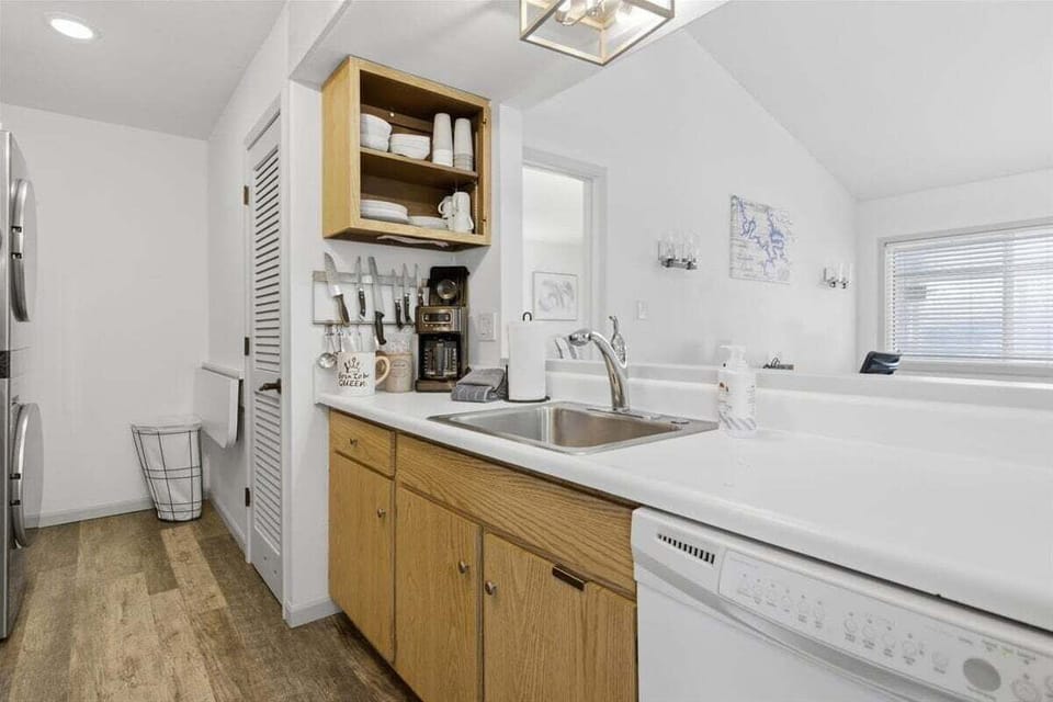 House, Multiple Beds, Pool Access, Garden View (Hopetown Hideaway) | Private kitchen