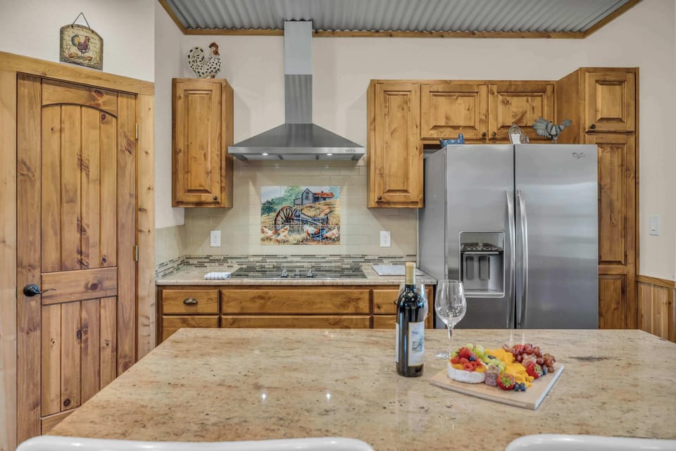 House, Multiple Beds, Patio, Garden View (2559 Knopp Yellow) | Private kitchen
