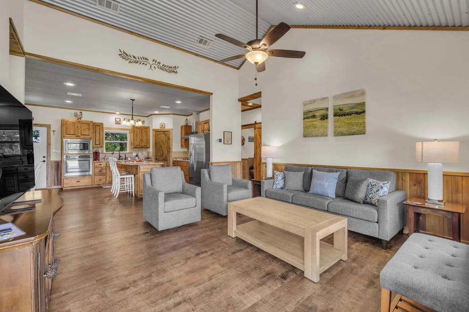 House, Multiple Beds, Patio, Garden View (2559 Knopp Yellow) | Living area