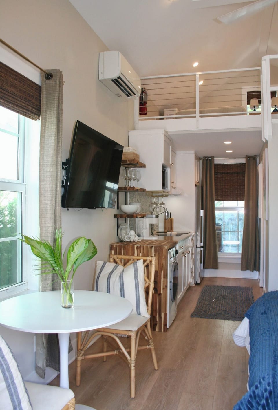 Luxury Cottage, 1 Bedroom, Pool View, Poolside | Living area