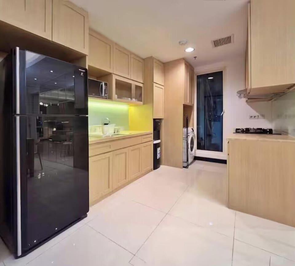 Apartment, 3 Bedrooms, City View | Private kitchen | Fridge, microwave, stovetop, cookware/dishes/utensils