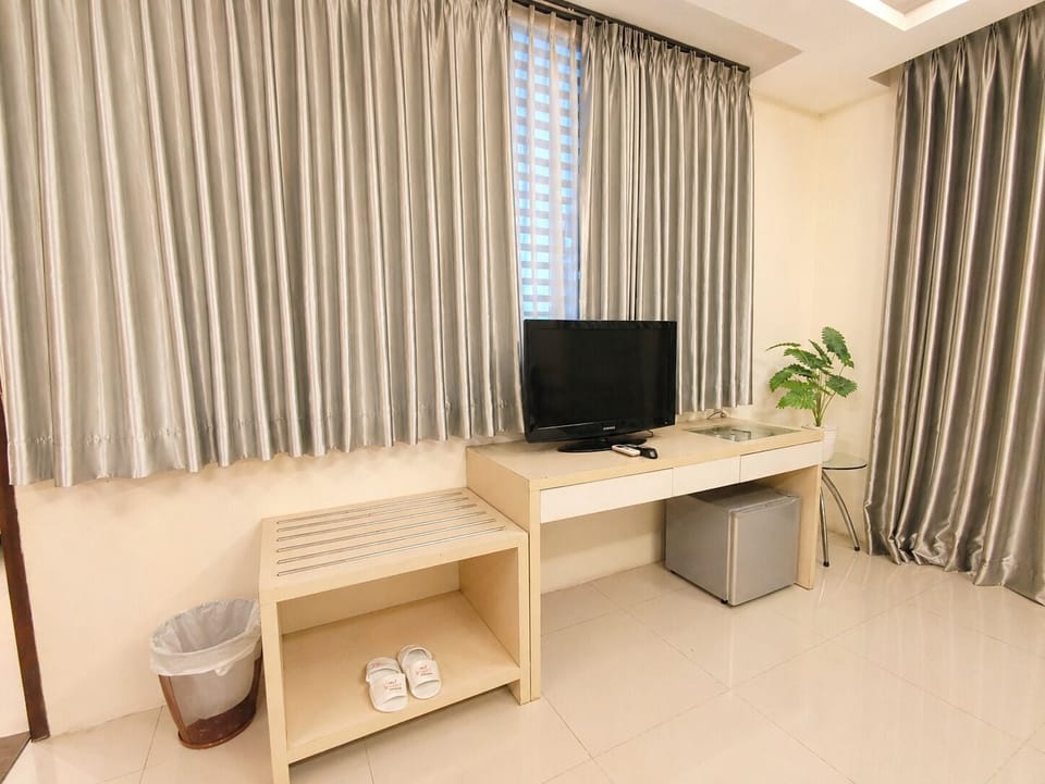 Junior Double Room | Free WiFi, bed sheets