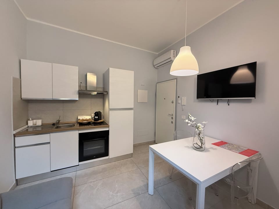 Comfort Condo | Private kitchen | Fridge, oven, stovetop, cookware/dishes/utensils