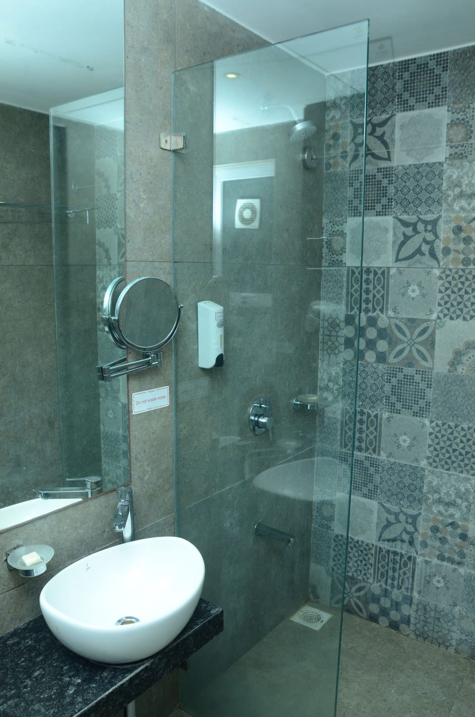 Deluxe Room | Bathroom