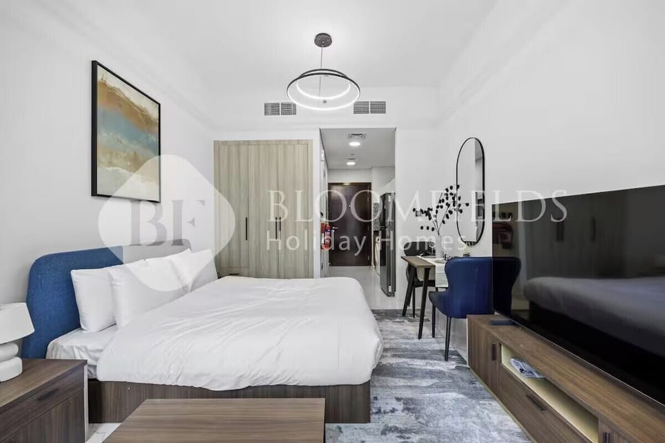 Apartment, Balcony, Pool View | Iron/ironing board, free WiFi