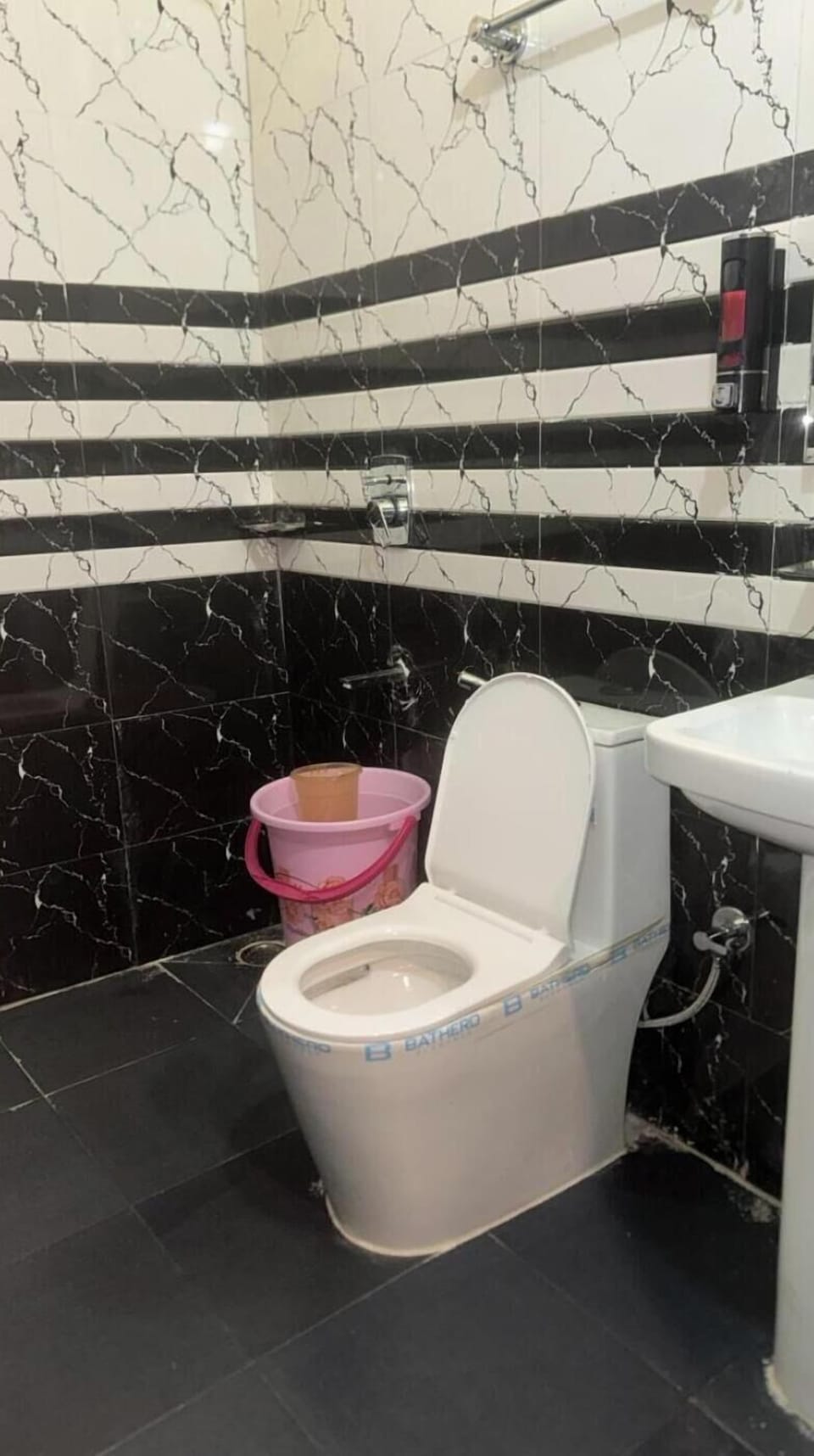 Deluxe Room, Mountain View | Bathroom | Shower, free toiletries, towels, soap