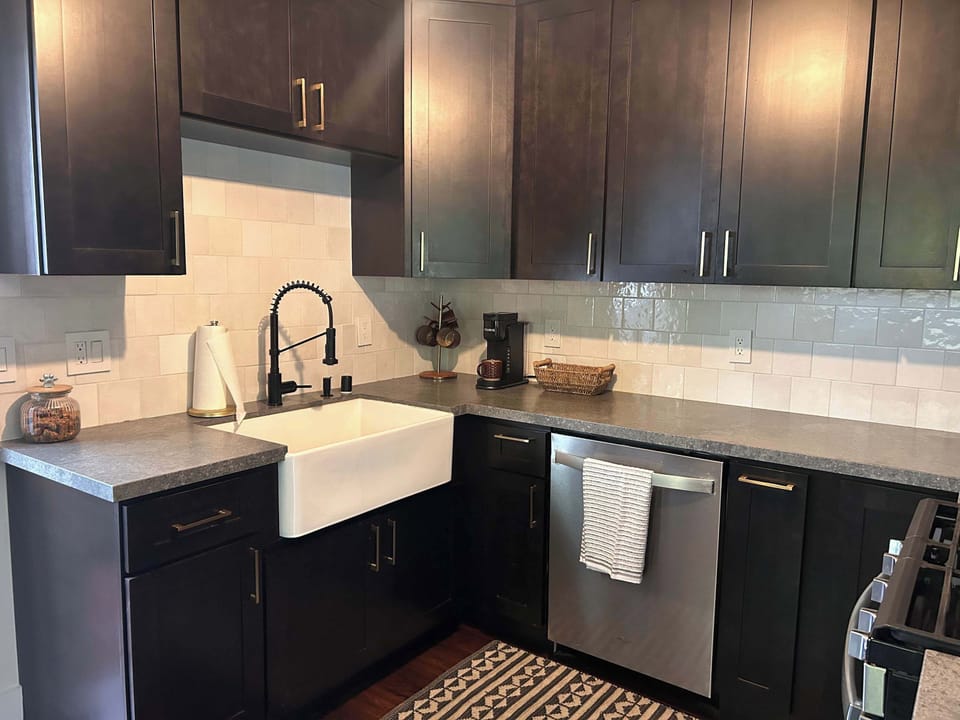 Apartment, Multiple Beds, Patio, Garden View (Charming Craftsman) | Private kitchen