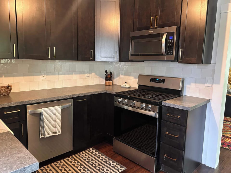 Apartment, Multiple Beds, Patio, Garden View (Charming Craftsman) | Private kitchen
