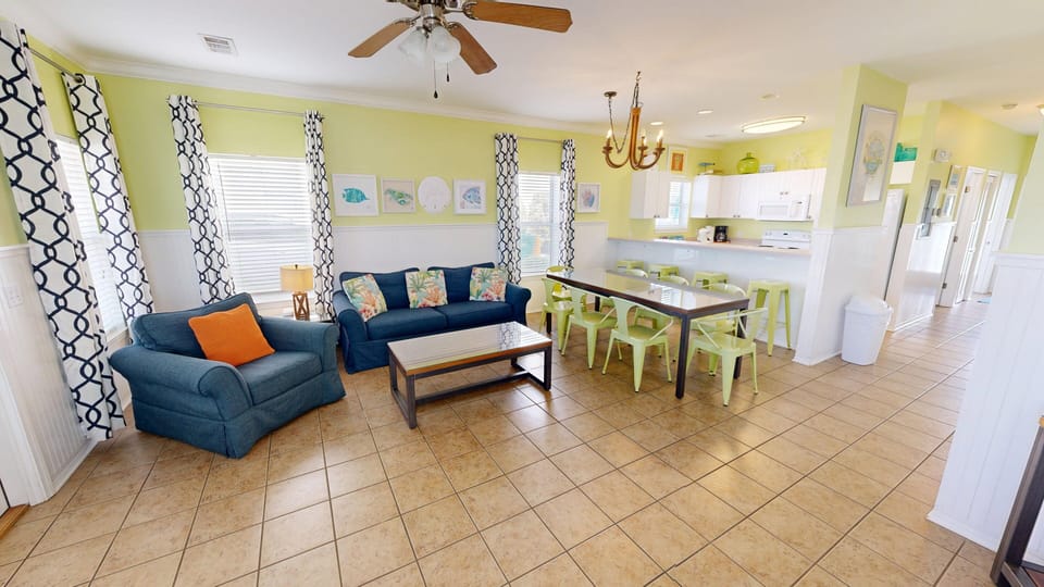 House, 4 Bedrooms | Living area