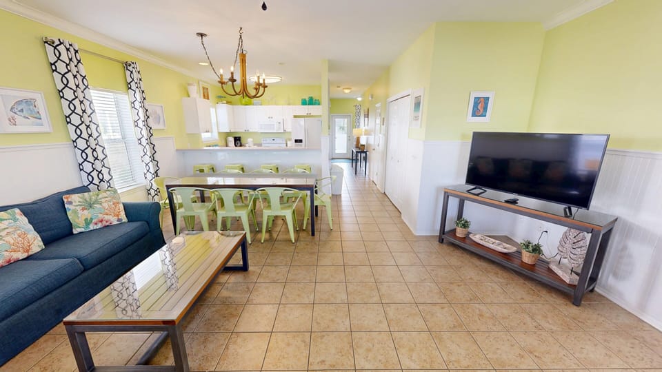 House, 4 Bedrooms | Living area