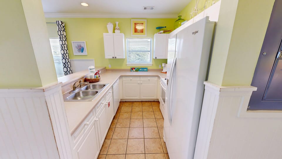 House, 4 Bedrooms | Private kitchen | Coffee/tea maker, fridge, oven, toaster