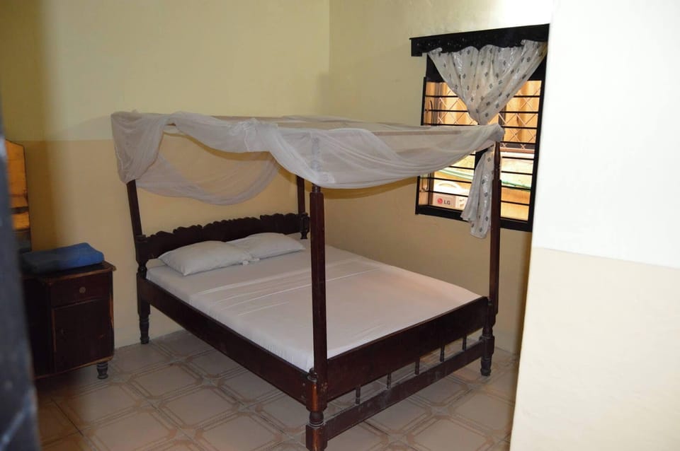 Standard Double Room | Free WiFi, bed sheets