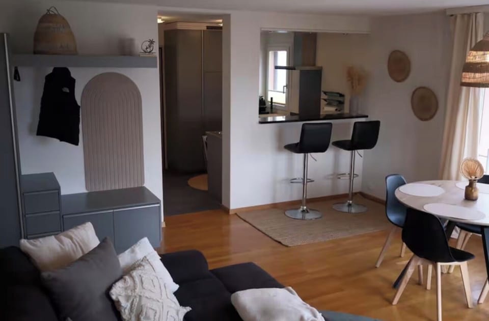 Apartment, 1 Bedroom, Accessible, Smoking | Living area