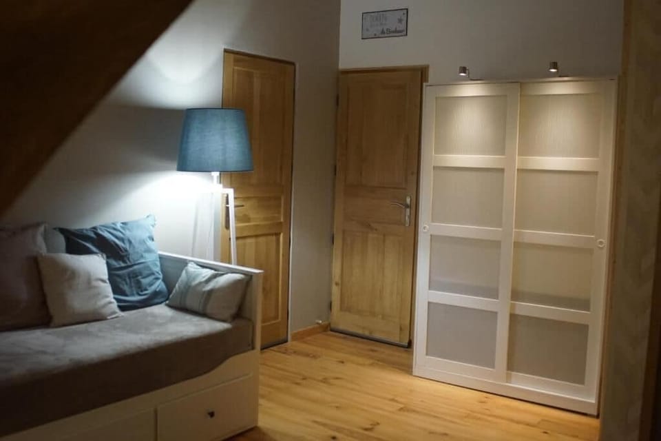 Memory foam beds, desk, laptop workspace, free WiFi