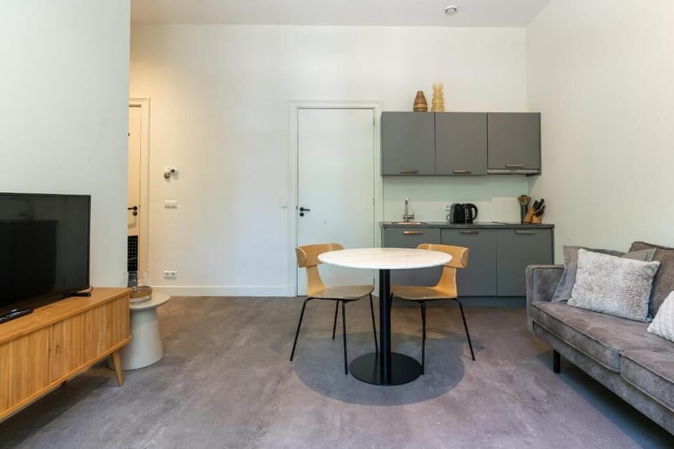 Apartment | Laptop workspace, iron/ironing board, free WiFi