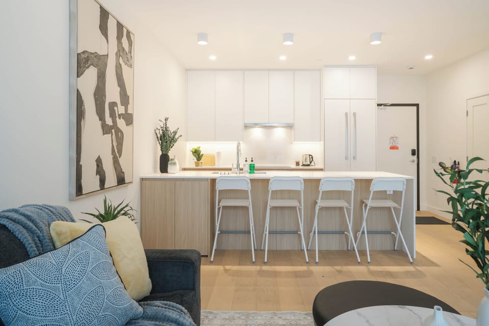 Signature Condo, Balcony, Mountain View | Living area