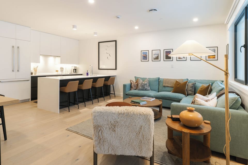 Design Condo, Mountain View | Living area