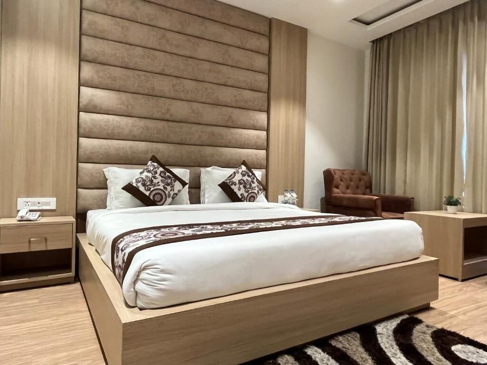 Executive Double Room, City View | Desk, laptop workspace, blackout drapes, iron/ironing board (on request)