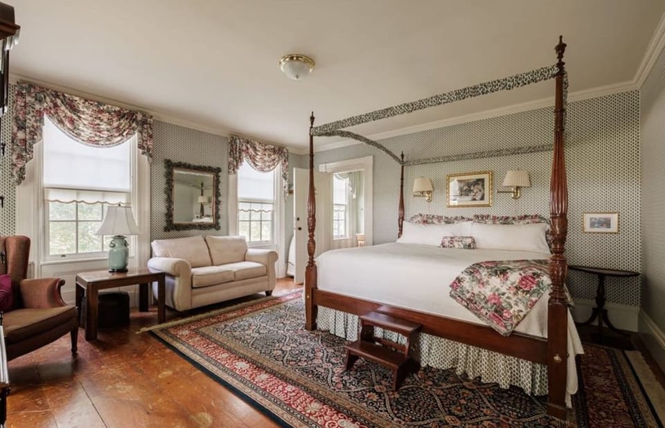 Deluxe Double Room, Partial Lake View | Individually decorated, individually furnished, free WiFi, bed sheets