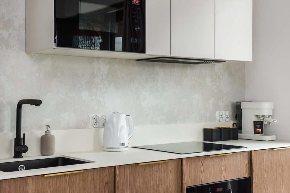 Deluxe Suite, Marina View | Private kitchen | Full-size fridge, oven, stovetop, dishwasher