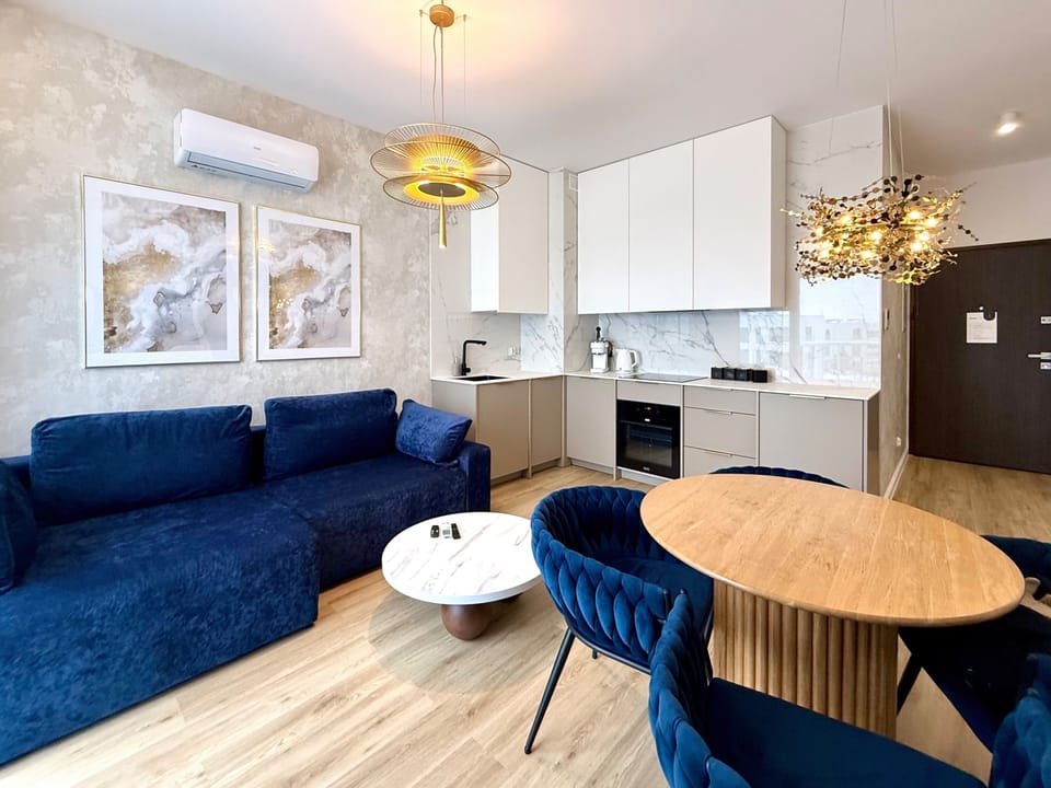 Exclusive Apartment, Marina View | Private kitchen | Full-size fridge, oven, stovetop, dishwasher