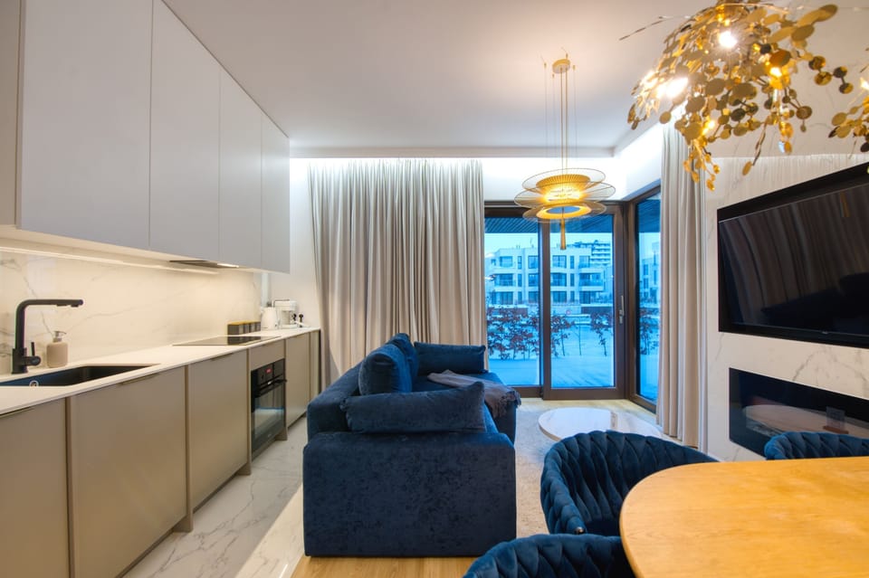 Deluxe Suite, Balcony, Marina View | Private kitchen | Full-size fridge, oven, stovetop, dishwasher