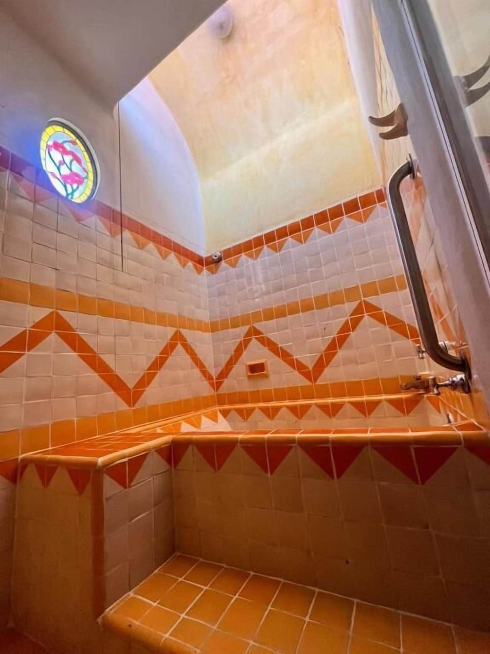 Design Suite, Balcony, City View | Bathroom | Shower, towels, soap, shampoo