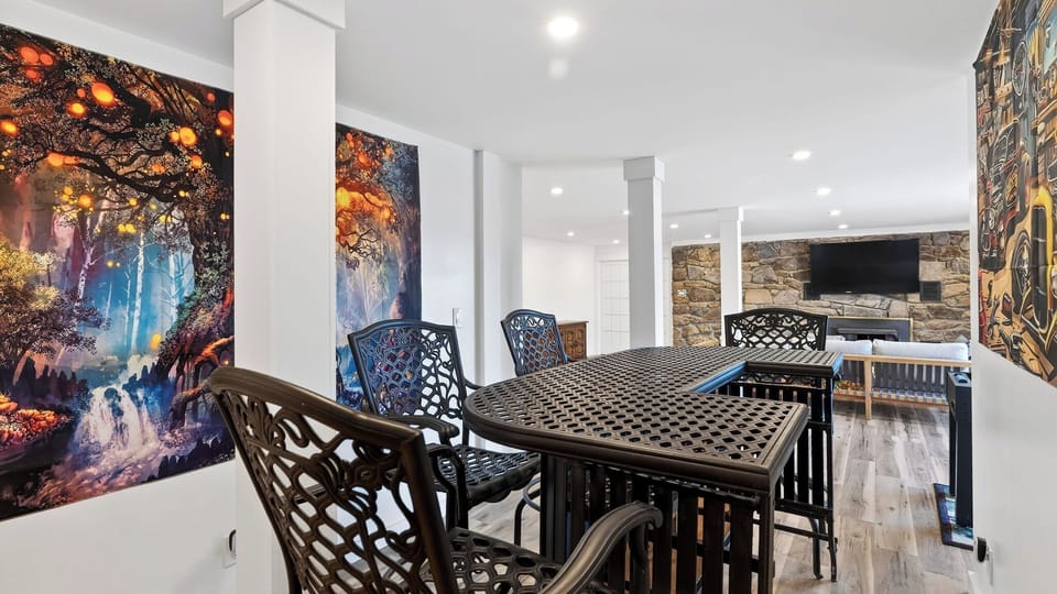 House (5 Bedrooms) | Interior