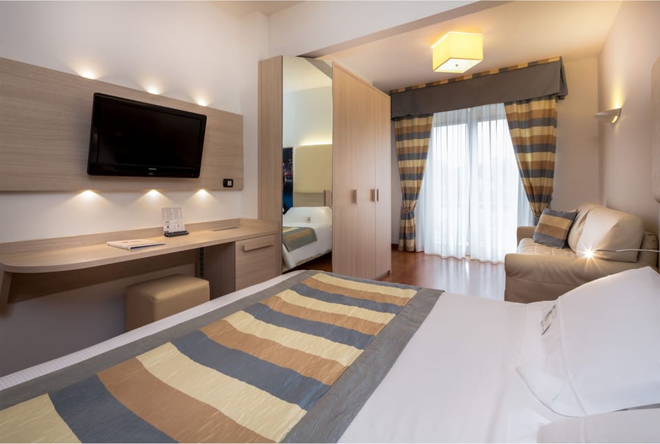 Deluxe Room, 1 Queen Bed, Balcony, Sea View | Down comforters, minibar, in-room safe, desk