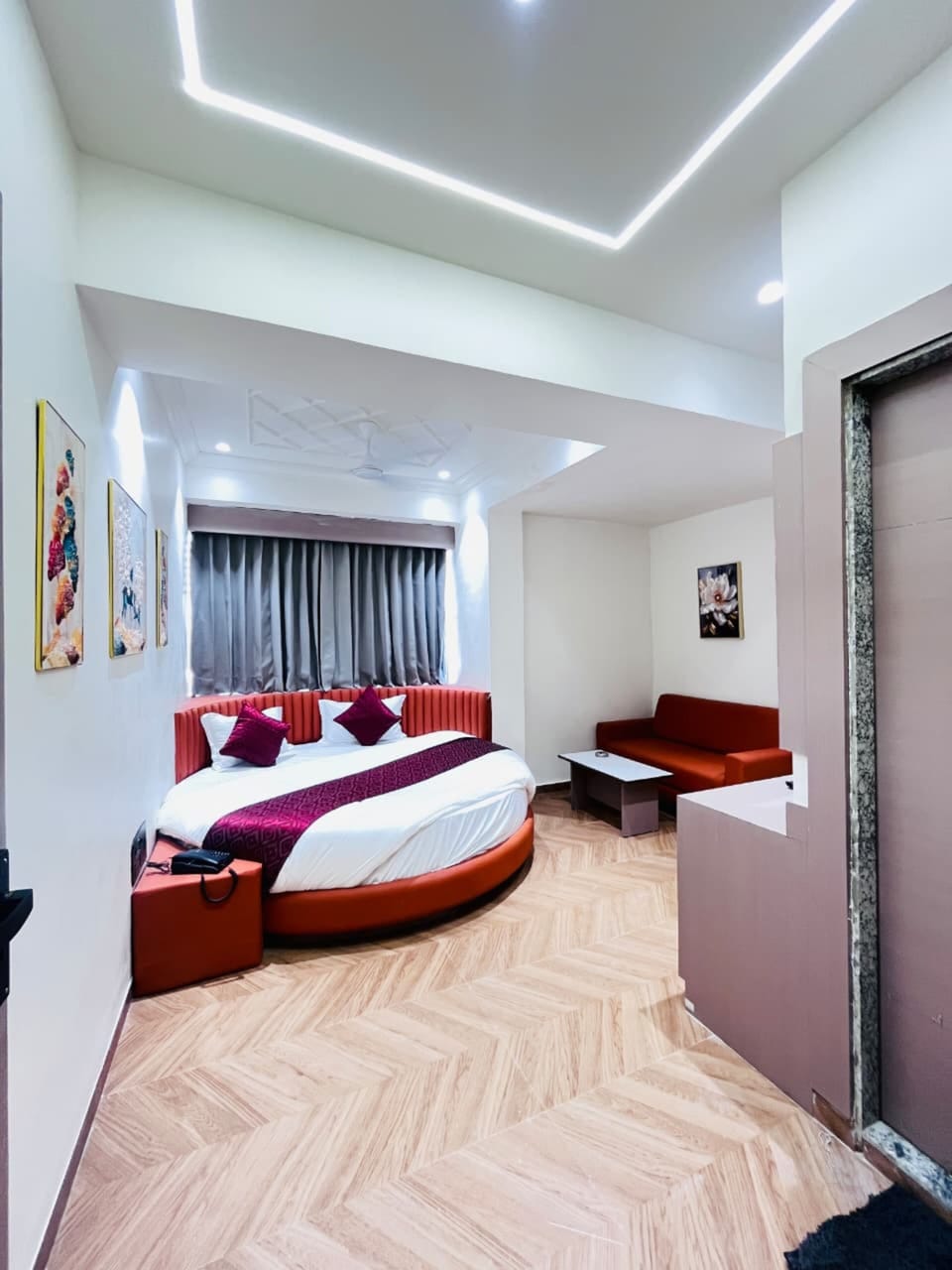 Luxury Room | Free WiFi, bed sheets