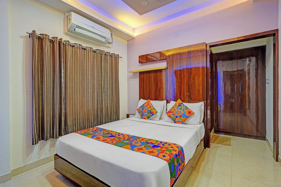 Egyptian cotton sheets, premium bedding, in-room safe, WiFi (free)