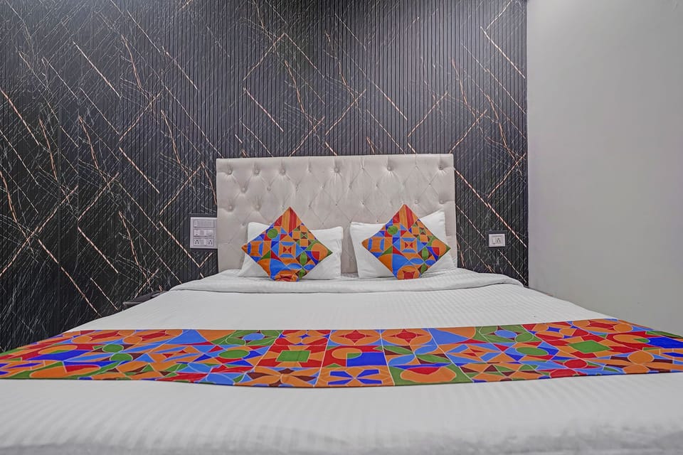 Egyptian cotton sheets, premium bedding, in-room safe, free WiFi
