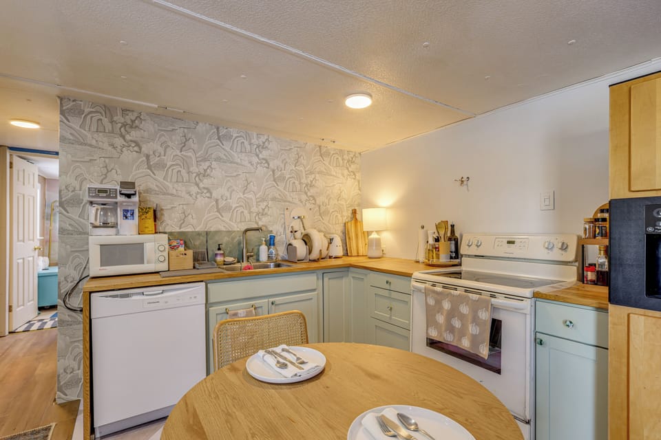 House (2 Bedrooms) | Interior
