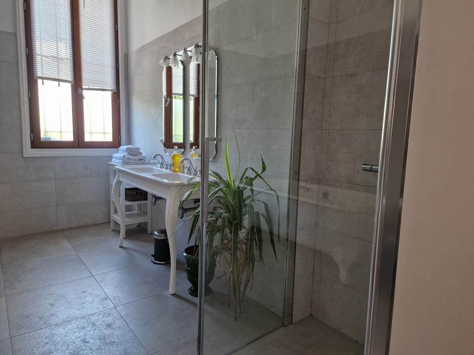 Deluxe Double Room | Free WiFi