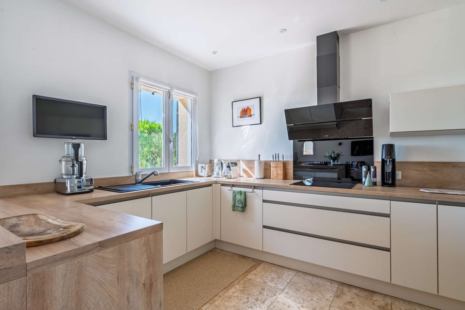 House | 4 bedrooms, desk, high-speed internet